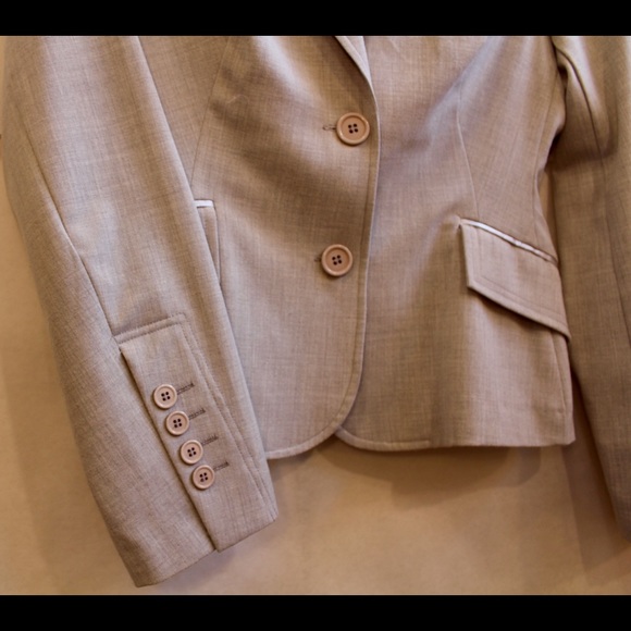 Pale gray suit jacket with satin accents - Picture 4 of 6